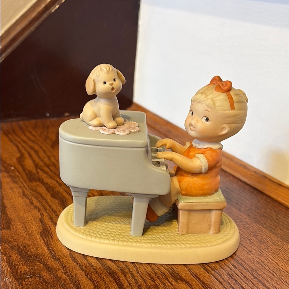 ENESCO memories of yesterday ‘why don’t you sing along’ collectable figurine